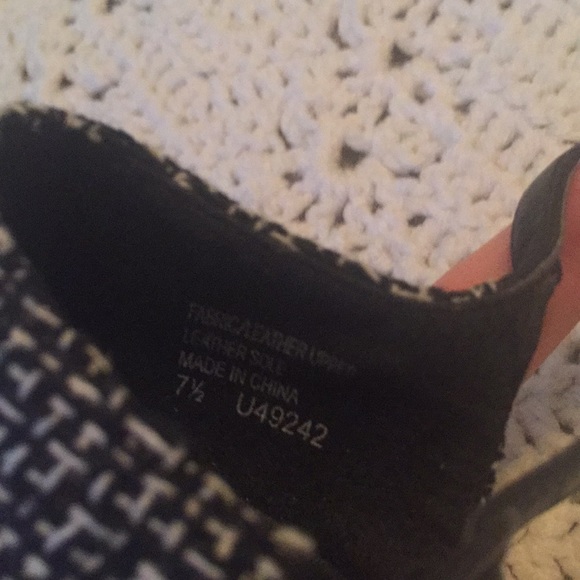 Cute black and white peep toe heels - Picture 5 of 7